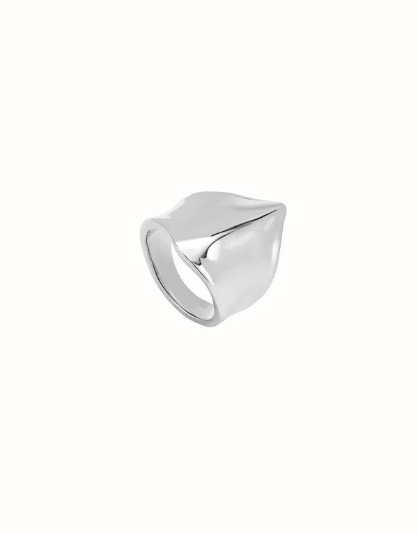 UNO de 50 Silver Solid Manta Ray-shaped Ring
